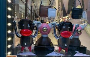 Дом Prada отказался от продажи фиугурок темных человечек