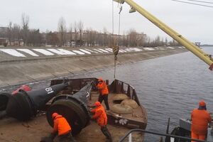 На Днепре закрыли навигацию, специалисты сняли более тысячи буев. Фоторепортаж
