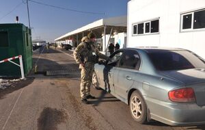 Пограничники дополнительно оформили 835 человек