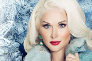 Бужинська: У кліпі на пісню "Білосніжна зима" ми вирішили відійти від того, щоб показувати зовнішність головного героя. Для всіх це – снігова людина