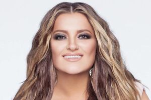 Могилевская: Мне разрешили просто все. Я даже каталась на белом огромном ките, как на лошадке, сидя!