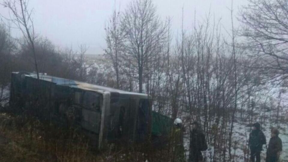 У салоні автобуса перебувало 20 пасажирів, постраждала одна людина