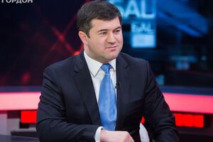 Насиров: Как только меняется даже не власть, а один человек на какой-то ветке власти, сразу туда затягивают всех своих