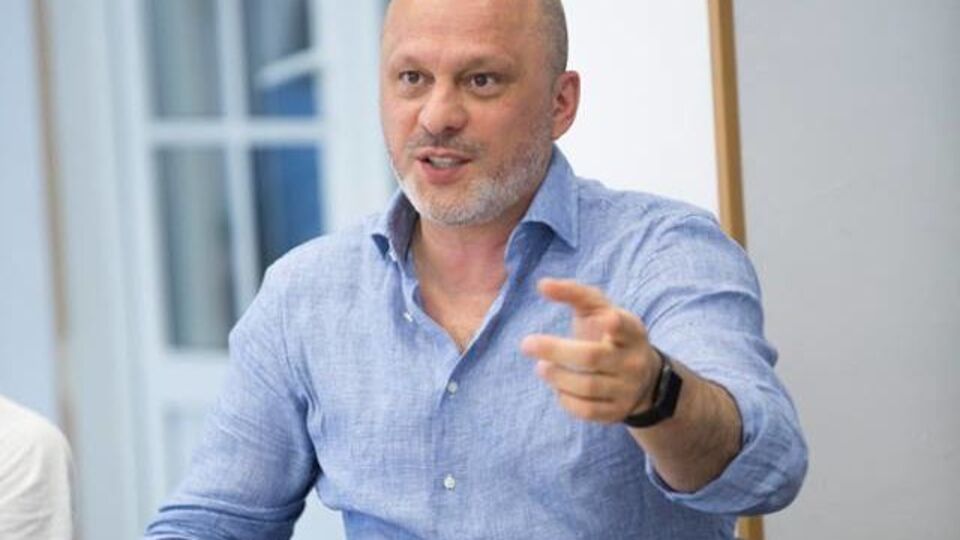 Аласанія підписав контракт про трансляцію програм