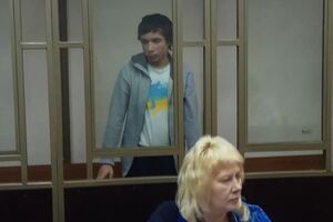 Дубровіна зазначила, що Грибу складно брати участь у судових засіданнях, оскільки він погано бачить свідків