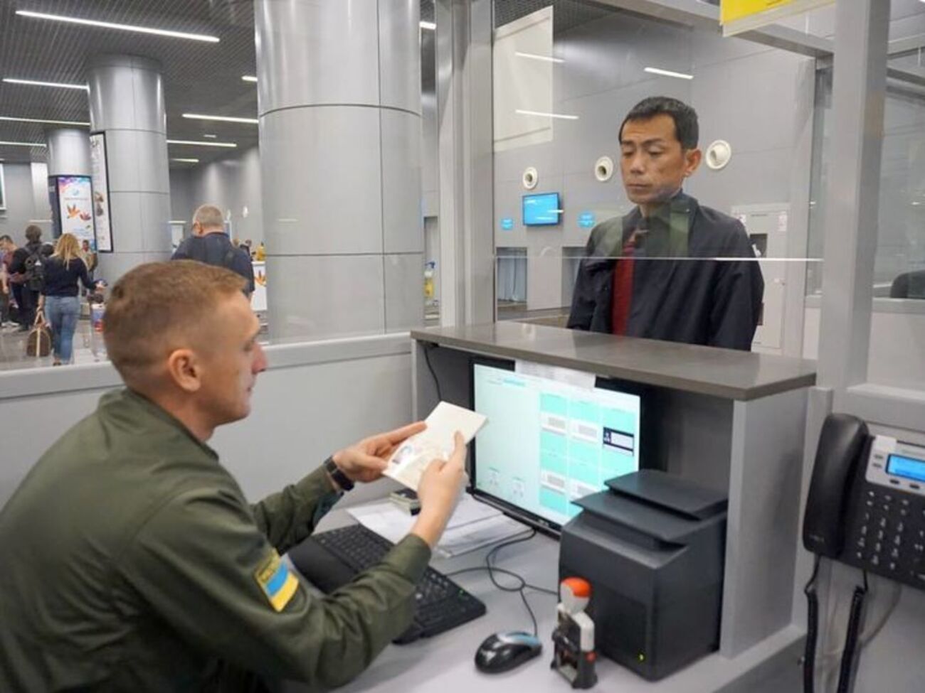 В 2018 году через авиационные пункты пропуска проследовало 4,8 млн иностранцев, сообщили в Госпогранслужбе