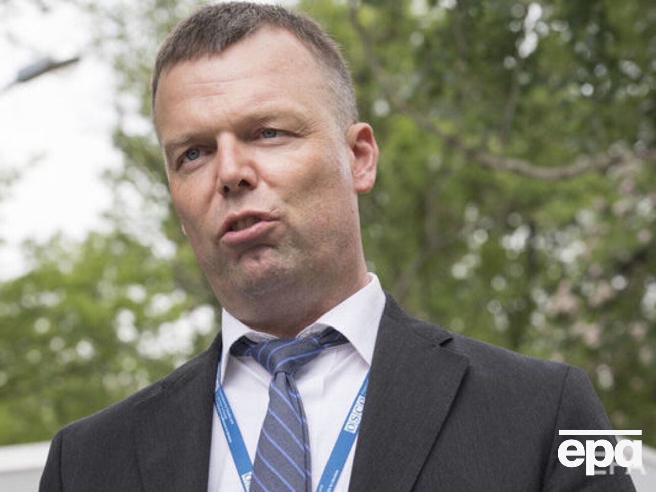 Хуг: Когда замолкают пушки, надо говорить людям