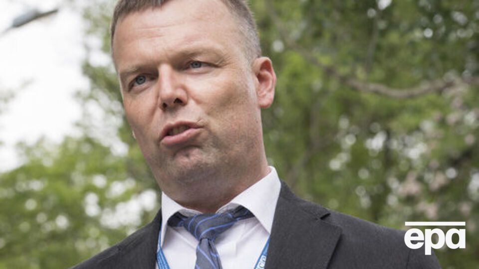 Хуг: Коли замовкають гармати, треба говорити людям