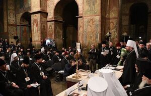 В пресс-службе отметили, что митрополит Епифаний получает много поздравлений, в том числе по телефону, чем и воспользовались прокремлевские пранкеры