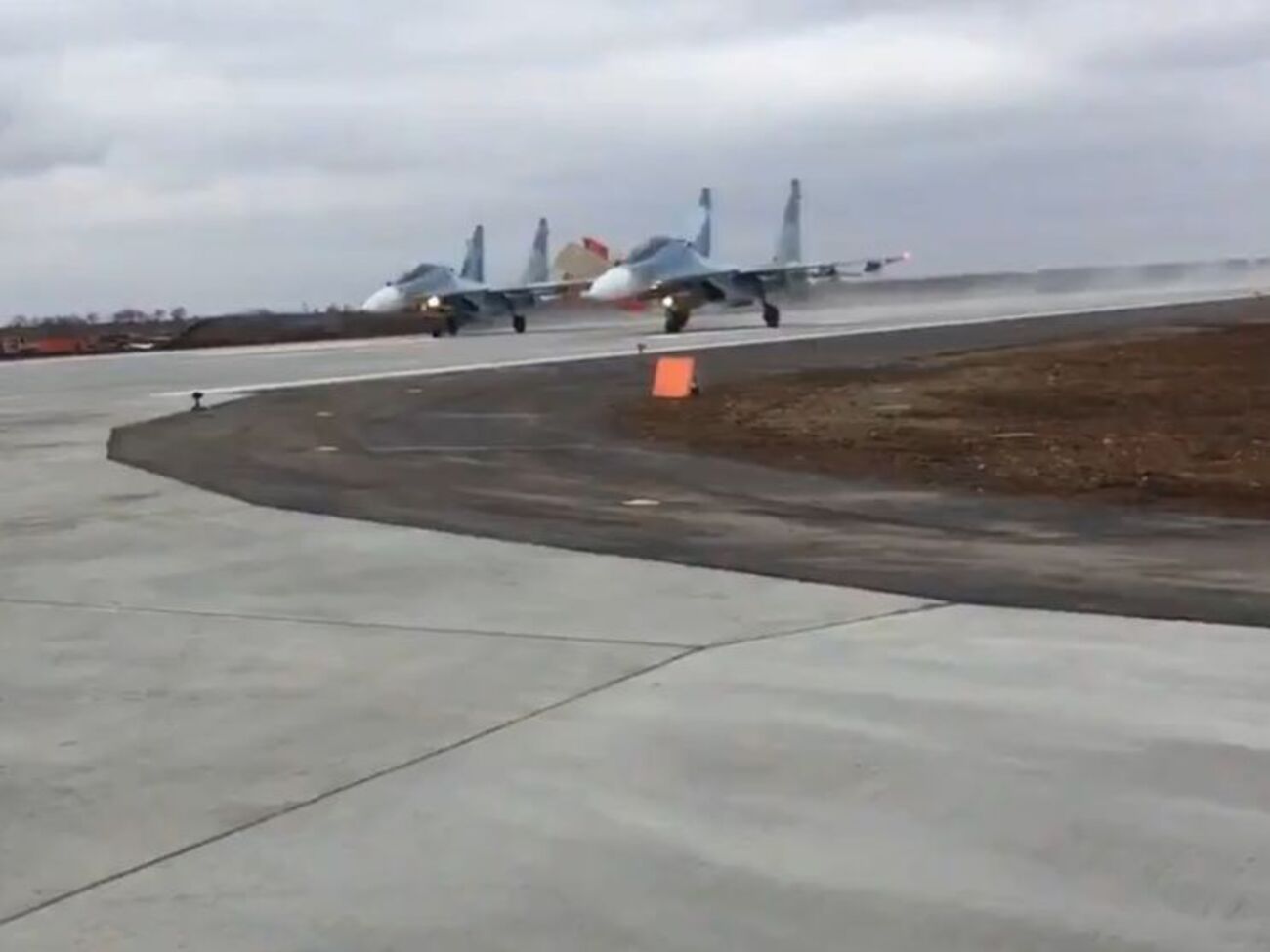 Военные самолеты приземлились на обновленную полосу аэродрома Бельбек