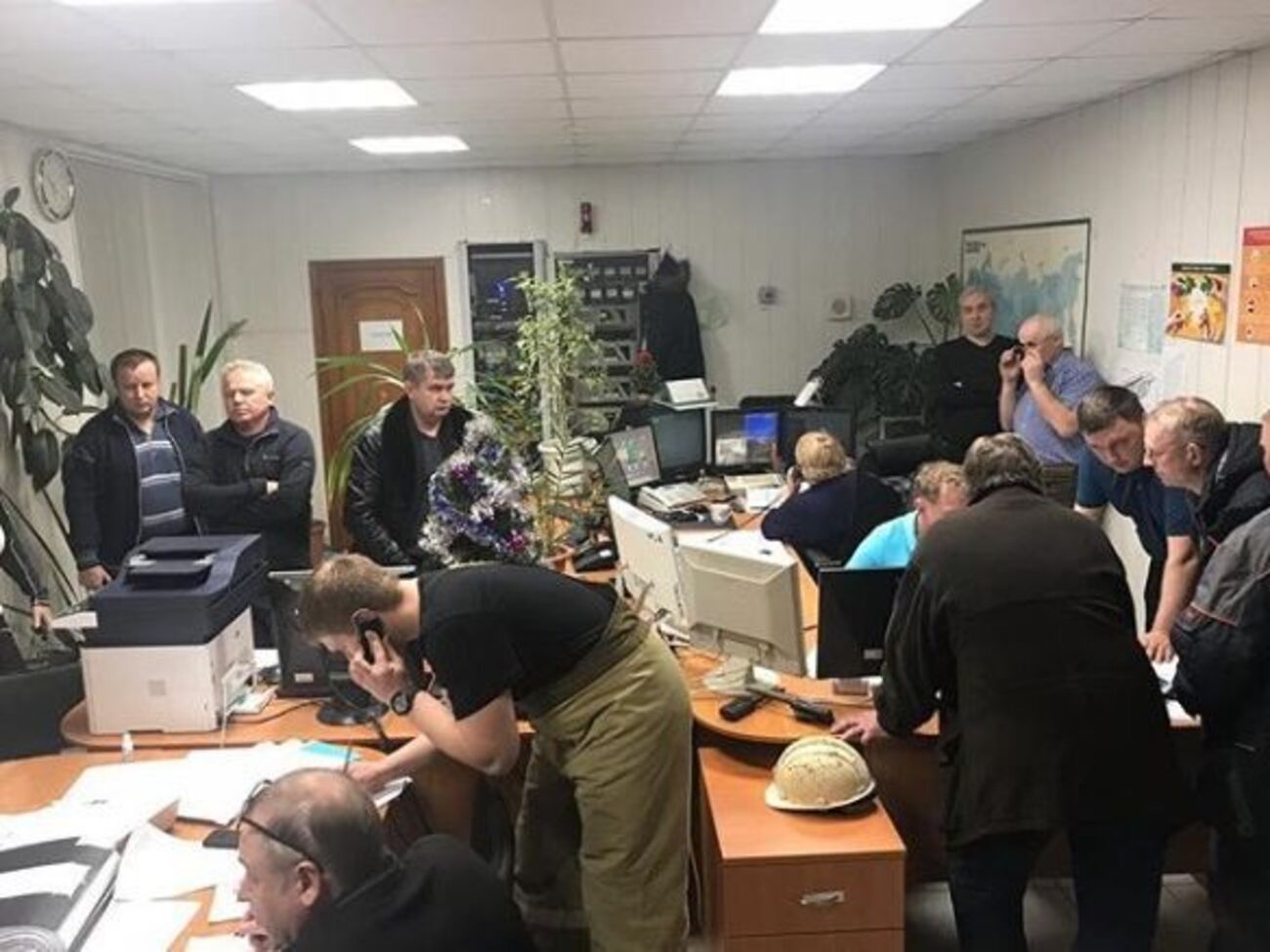 В связи с аварией на шахте развернули оперативный штаб МЧС