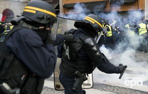 Полиция задержала более 100 участников акций протеста