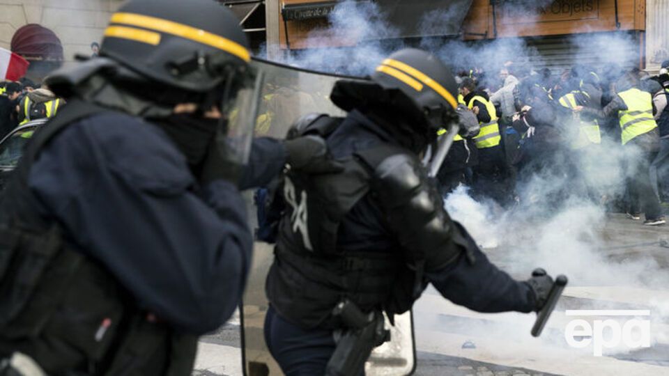 Поліція затримала понад 100 учасників акцій протесту