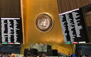 За проект резолюції проголосувало 65 держав, проти – 27