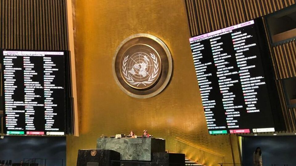 За проект резолюції проголосувало 65 держав, проти – 27