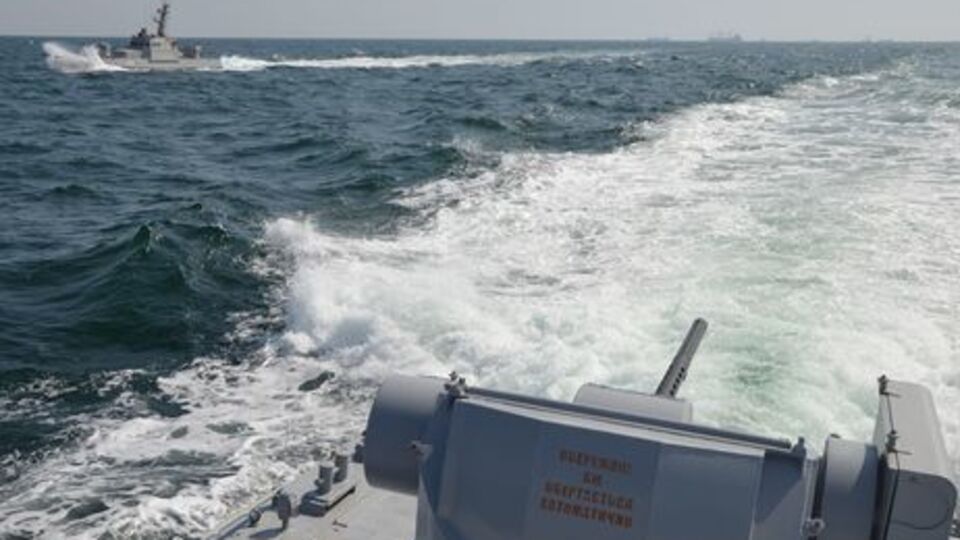 25 ноября РФ обстреляла и захватила в Черном море катера украинских ВМС "Бердянск" и "Никополь"