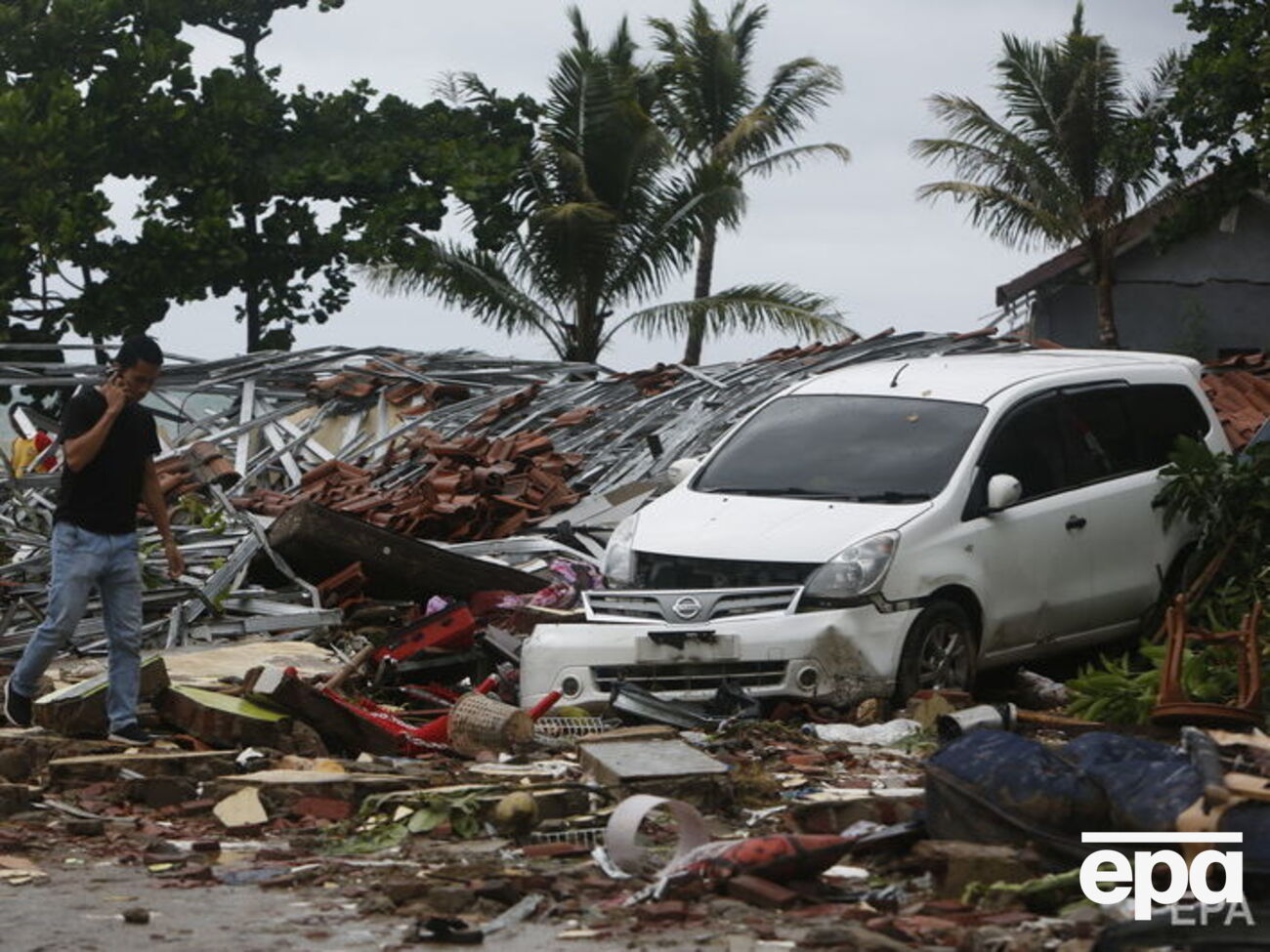 Цунами&nbsp;было зафиксировано в Зондском проливе, разделяющем острова Ява и Суматра