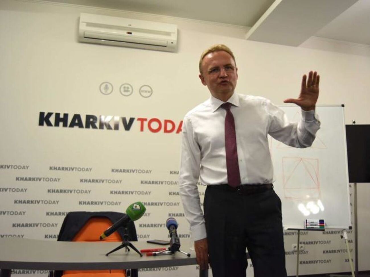 За словами Садового, організатори ярмарку візьмуть на себе всі витрати, пов'язані з лікуванням і реабілітацією, а також виплатять постраждалим матеріальну допомогу