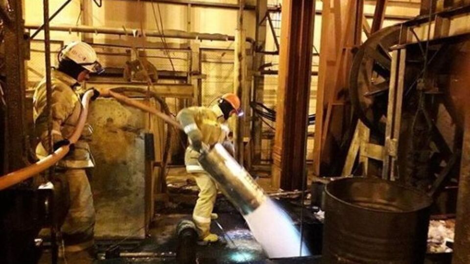 Пожарным удалось потушить пожар на шахте