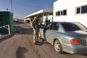 Інформацію про графік роботи КПВВ на Донбасі можна подивитися на сайті Держприкордонслужби України