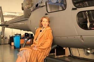 Собчак: Весь дом до сих пор в "серебряном дожде"