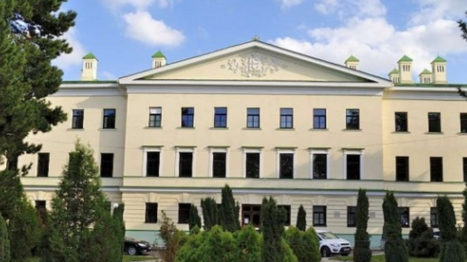Постраждалого депутата доправили в лікарню імені Мечникова в Дніпрі