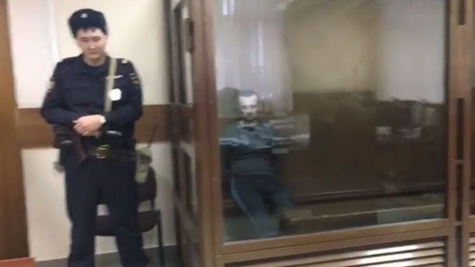 Під час судового засідання з Бахолдіна не зняли наручників