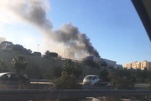 Над зданием МИД Ливии поднялся столб дыма