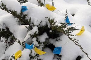 Украинцев просят украсить свои дома и новогодние елки желто-голубыми бумажными корабликами