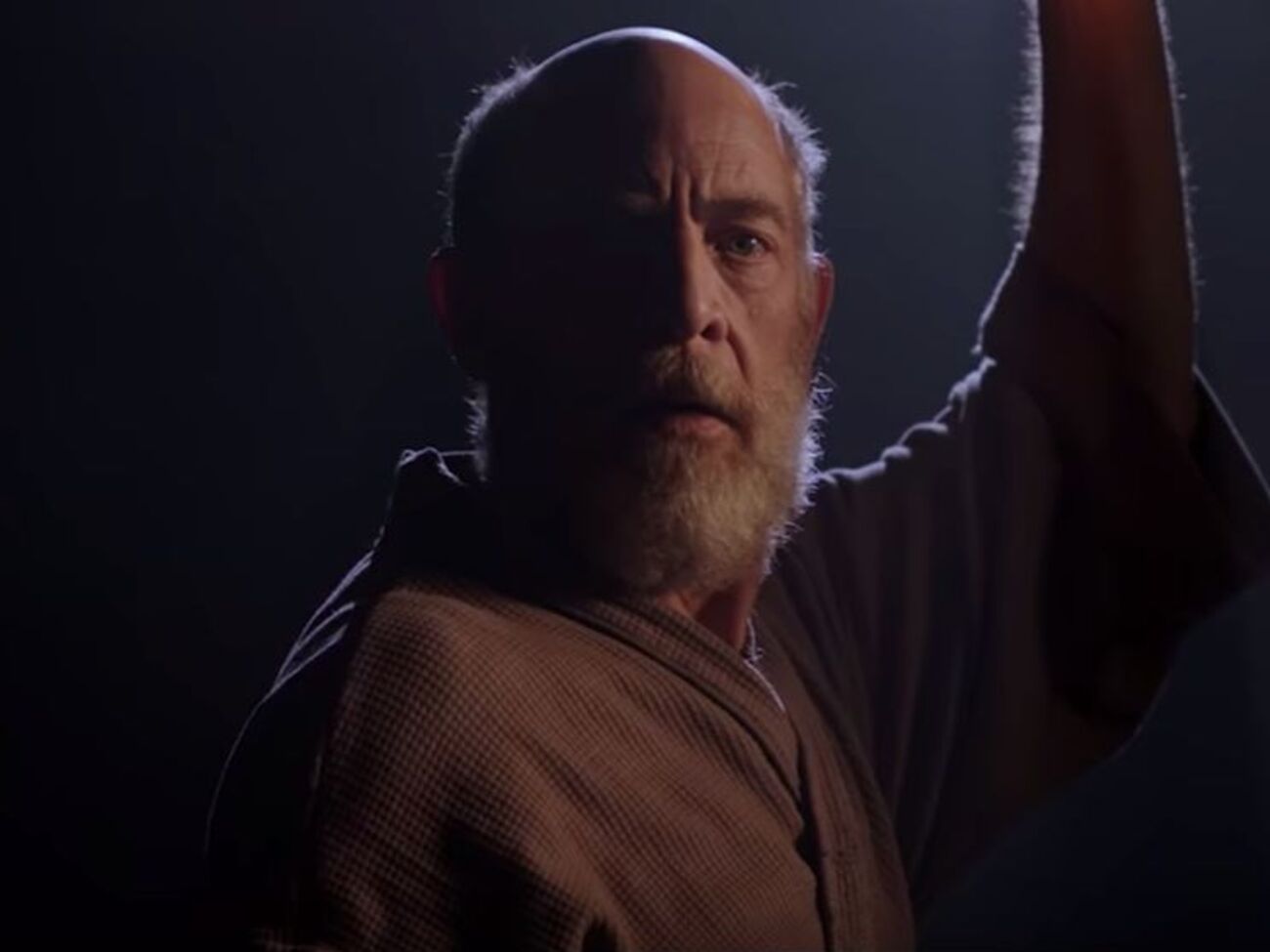 Главный герой намерен выяснить причину своего одиночества