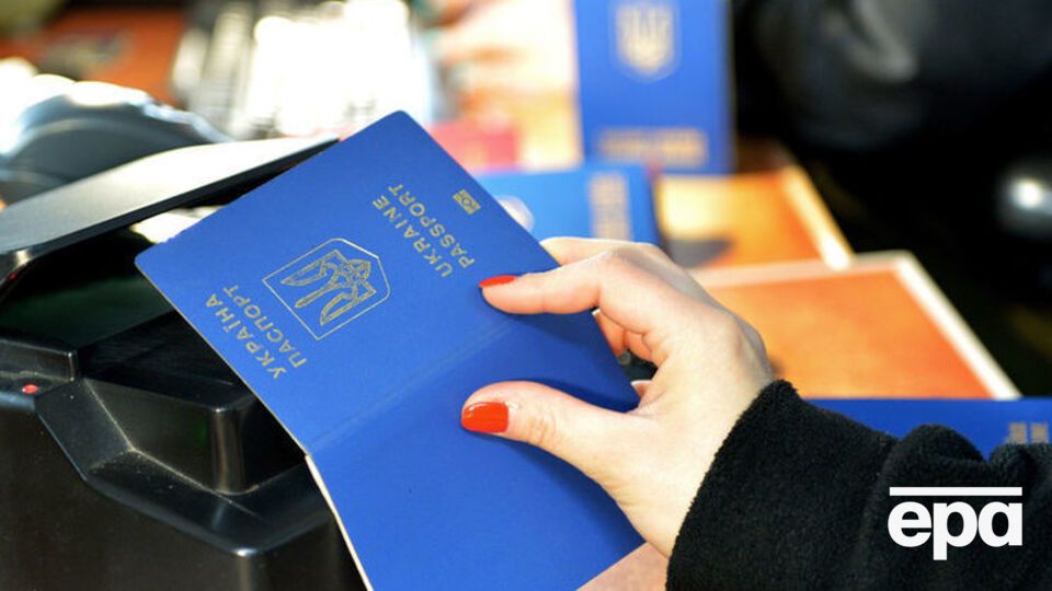 Желающих покинуть Украину на 25% больше, чем тех, кто хотел бы в нее въехать