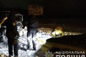 Автомобілі застрягли в заметах