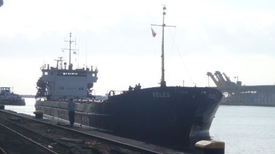 Раніше судно мало назву Veles