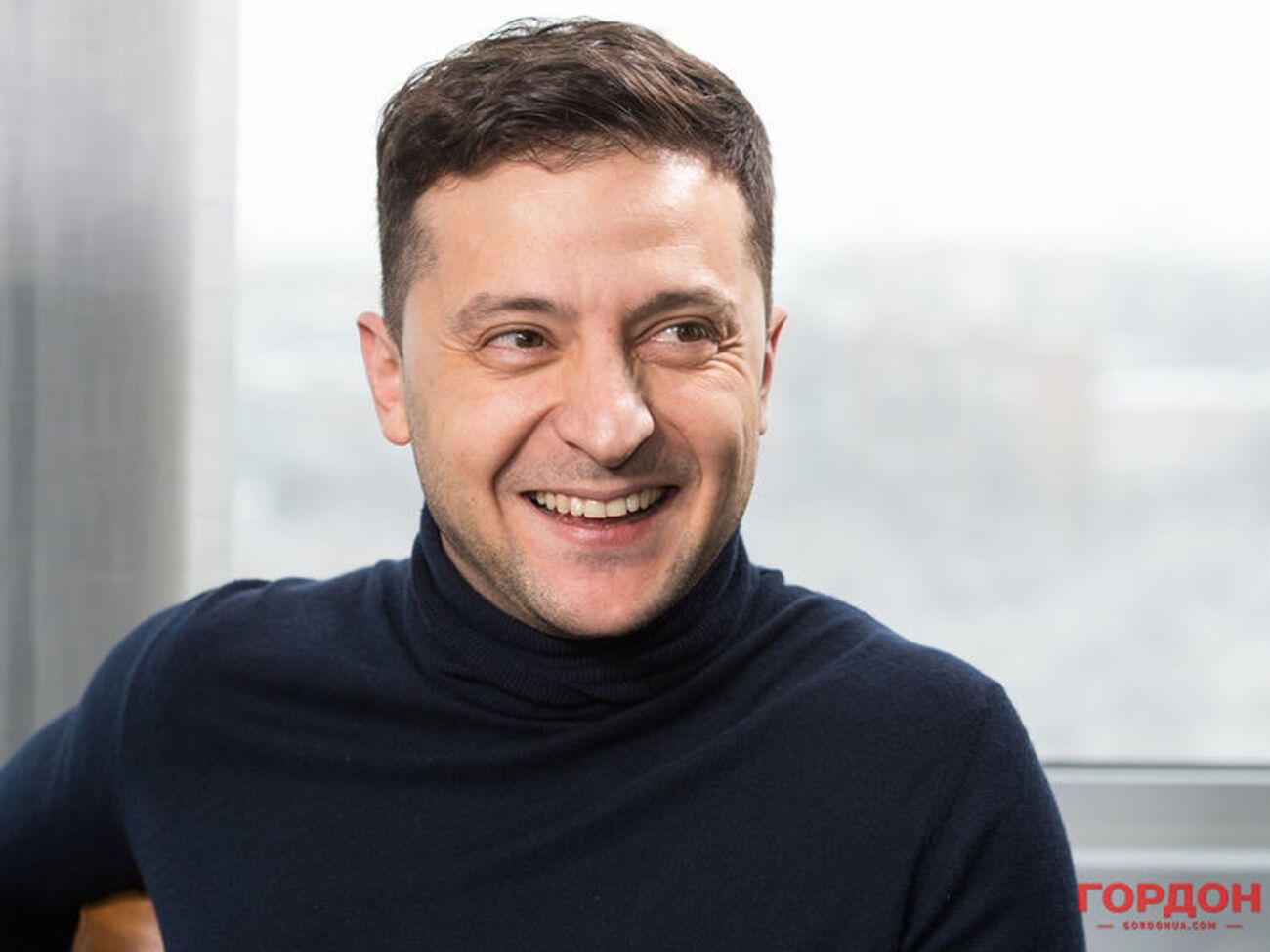 Владимир Зеленский: В принципе, все у меня есть. Очень хочется, чтоб еще и вокруг так было классно. Нельзя быть счастливым среди людей, которым очень плохо. Не получится. Не будешь