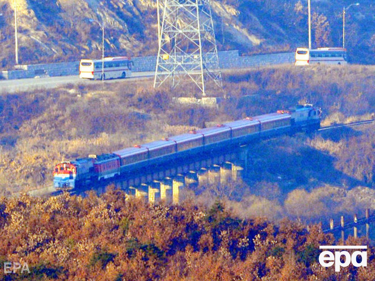 Церемонія відбувалася на станції Панмун у північнокорейському прикордонному місті Кесон