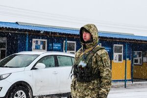 У зв'язку із запровадженням воєнного стану Україна посилила прикордонний режим