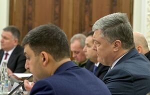 На засіданні РНБО Порошенко висловив незгоду з ідеєю перевозити військові кораблі сушею в порти Азовського моря