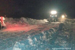Рятувальникам удалося відбуксирувати приблизно 150 машин