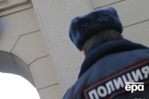 На месте взрыва работают полицейские и взрывотехники