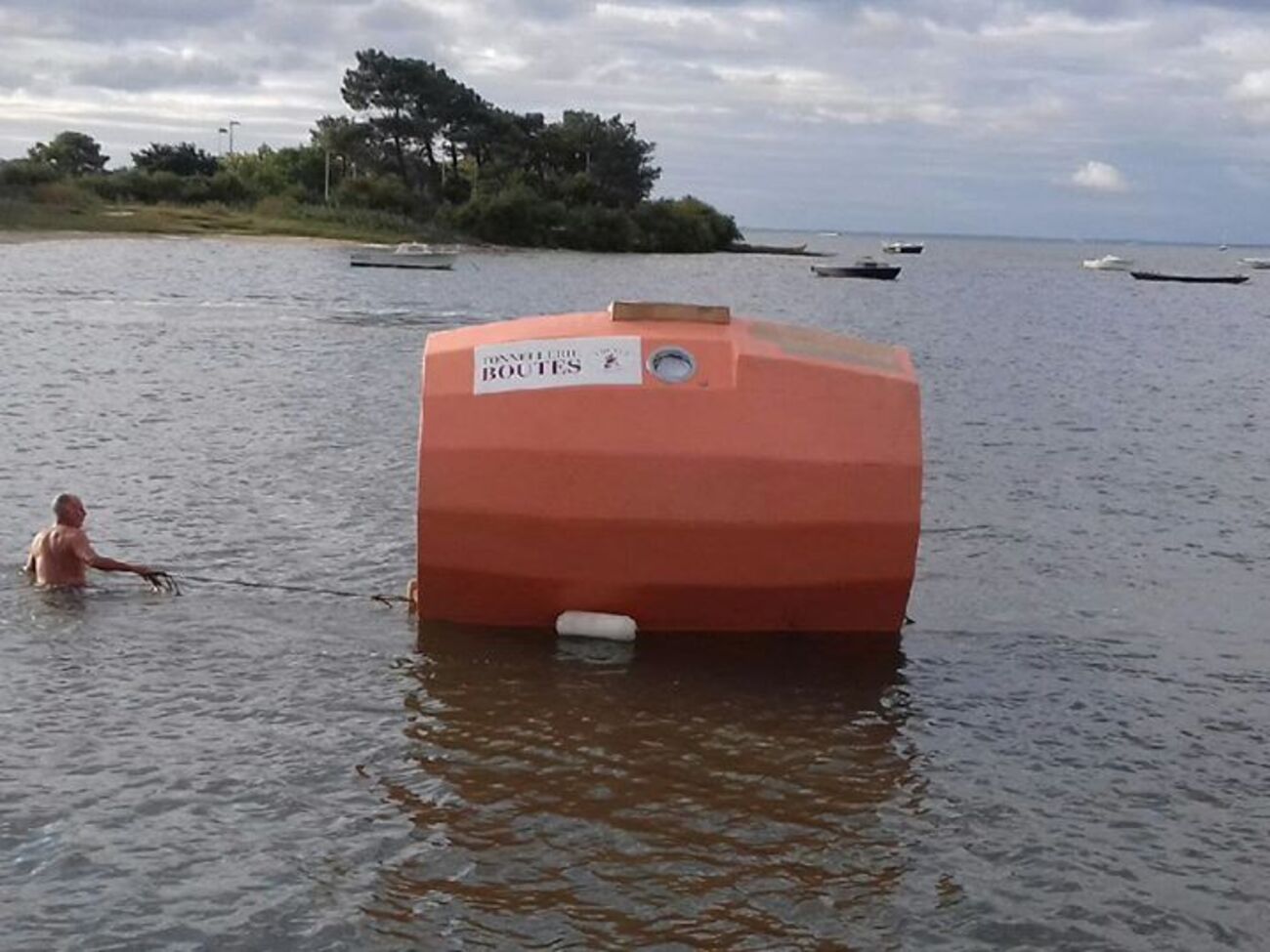 Савен отправился в путешествие с Канарских островов