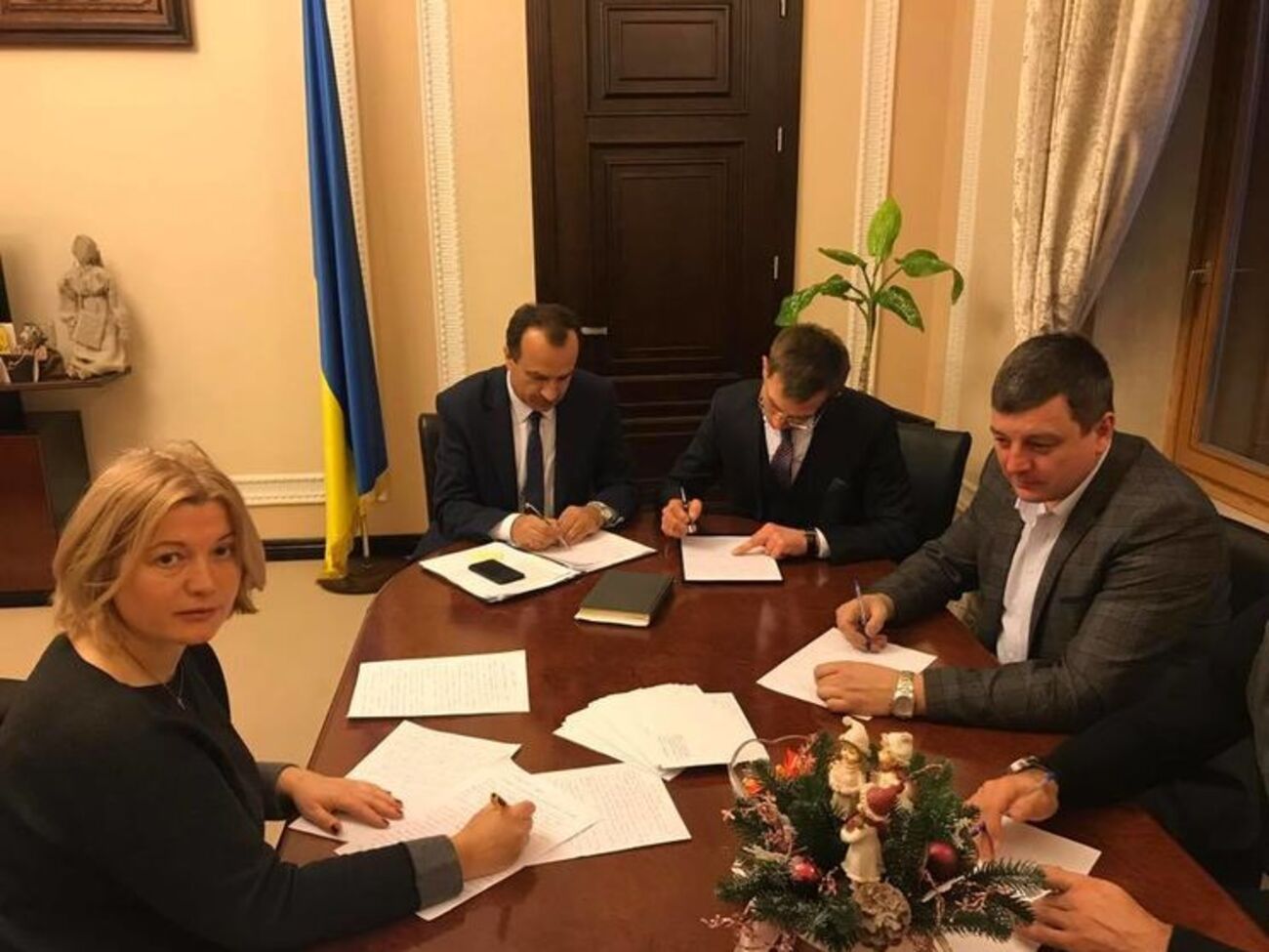 Ирина Геращенко: Украина своих не бросает