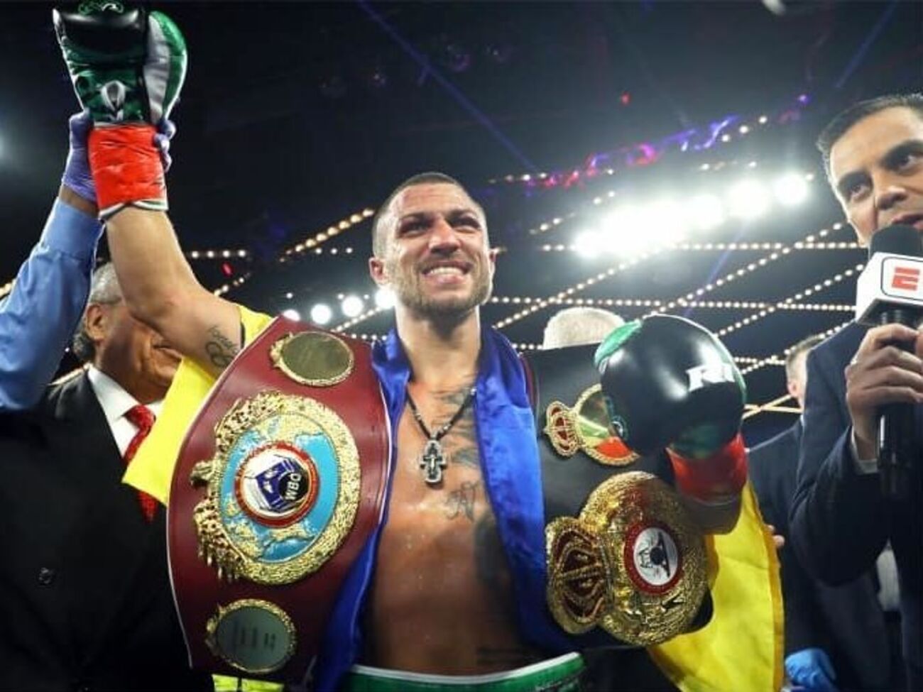 Ломаченко победил Педрасу и стал чемпионом мира по версиям WBA и WBO