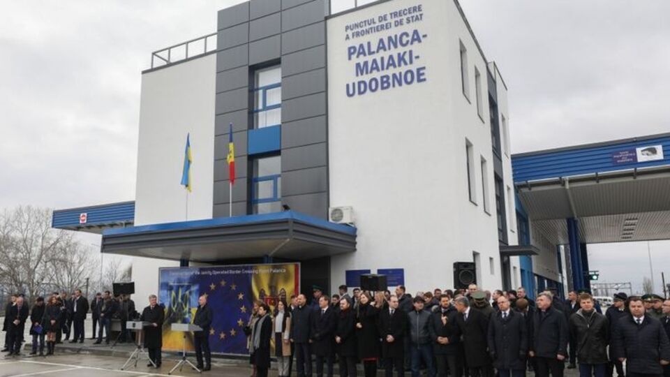 Президент Украины и премьер Молдовы открыли новый пункт пропуска