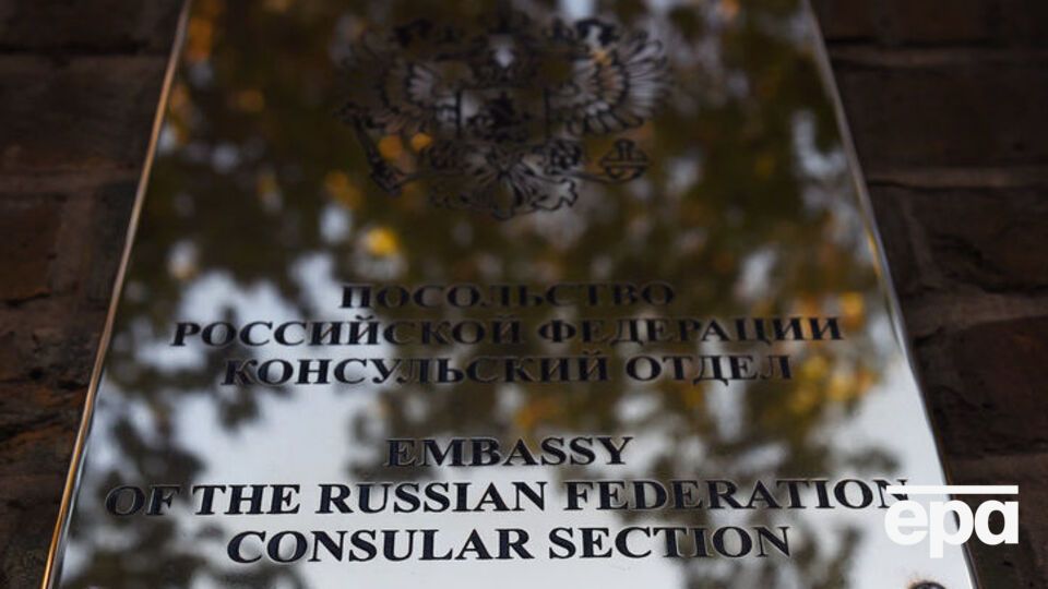 Половину штату посольства РФ у Лондоні планують відновити