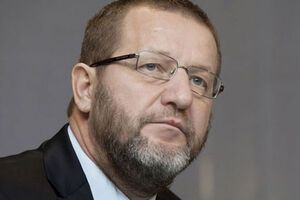 Путін абсолютно не розуміє механізму гонки озброєнь. А зупинити її слабкий і недалекий стариган буде не в силах