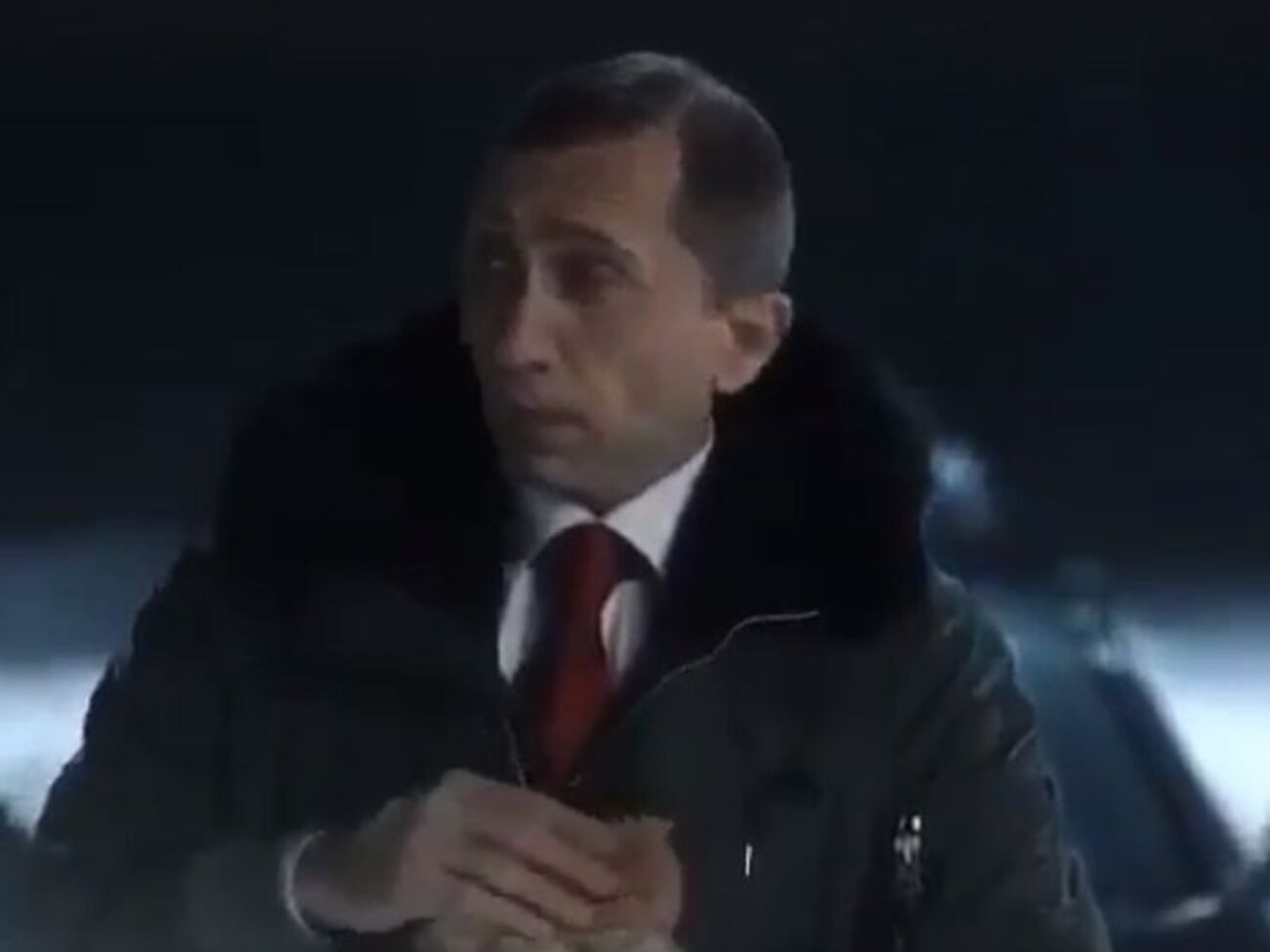 У ролику схожий на Путіна актор бере кошеня на руки і каже: "Принесіть молочка"