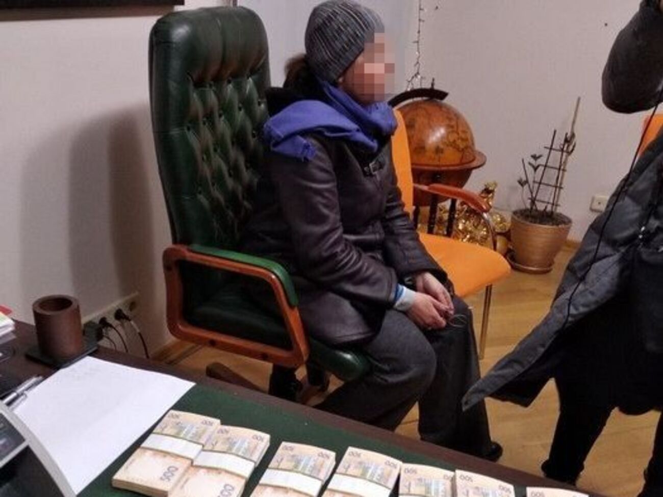 Руководителя организации задержали во время получения всей суммы