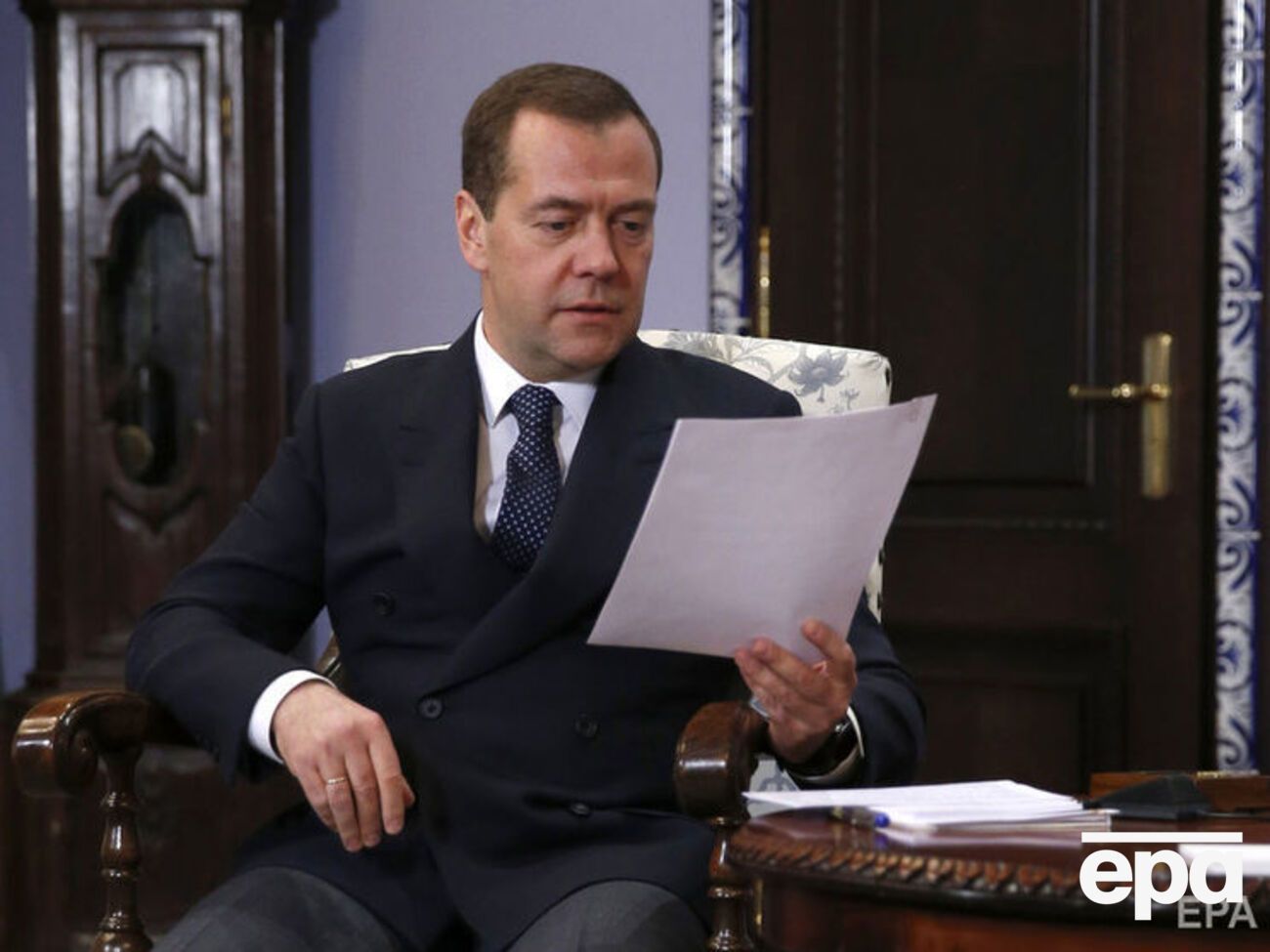 Медведєв повідомив, що підписав постанову про заборону