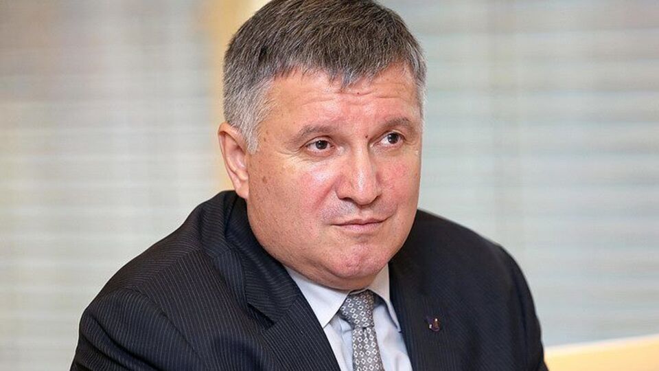 Аваков об ID-картах: Есть сложности переходного периода – на местах не хватает картридеров, и человек вынужден носить с собой дополнительную бумажку с пропиской