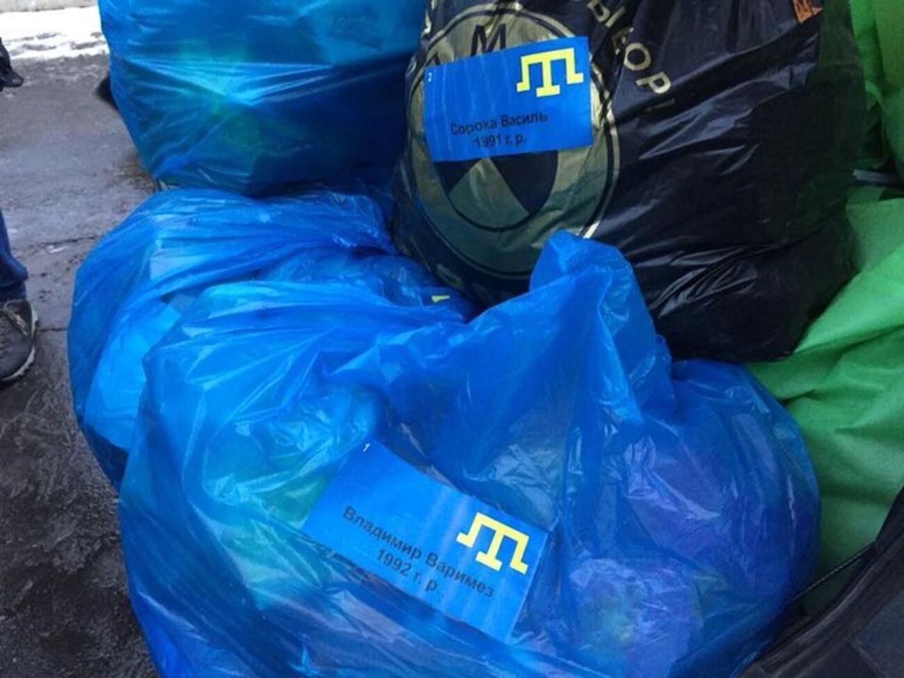 Крымскотатарские активисты хотят, чтобы каждый задержанный моряк лично получил вещи и продукты